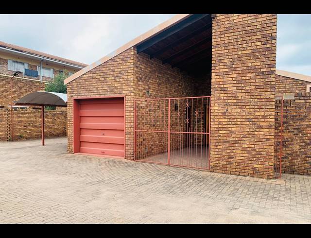 3 BEDROOM TOWNHOUSE FOR SALE IN VANDERBIJLPARK CW 3